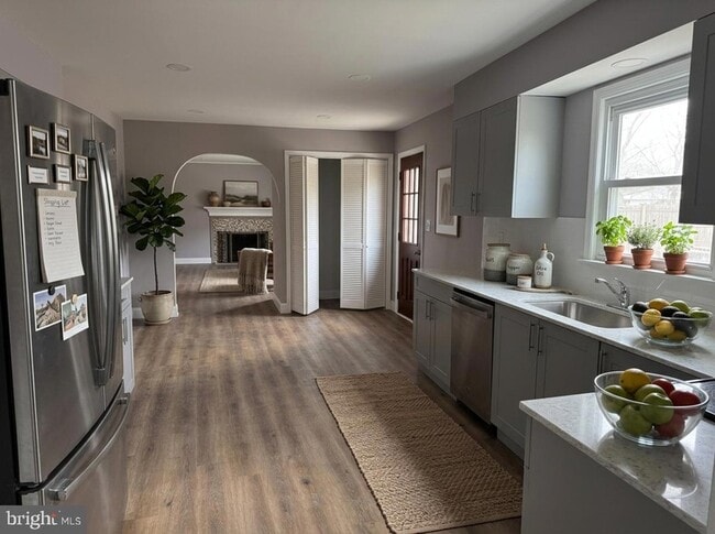 Building Photo - 53 N Post Rd