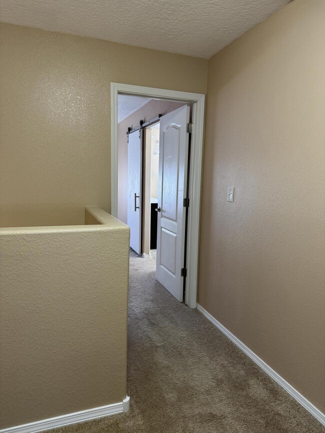 Building Photo - 10812 Fort Point Ln NE