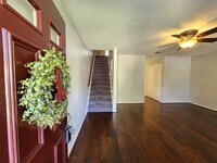 Building Photo - 17742 Kings Park Ln