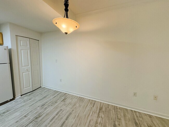 Building Photo - 420 S Villa San Marco Dr