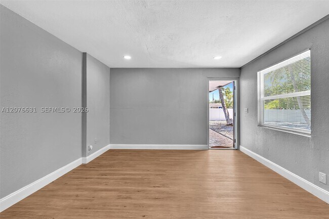Building Photo - 163 NW 40th St