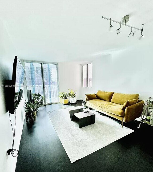 Primary Photo - 800 N Miami Ave