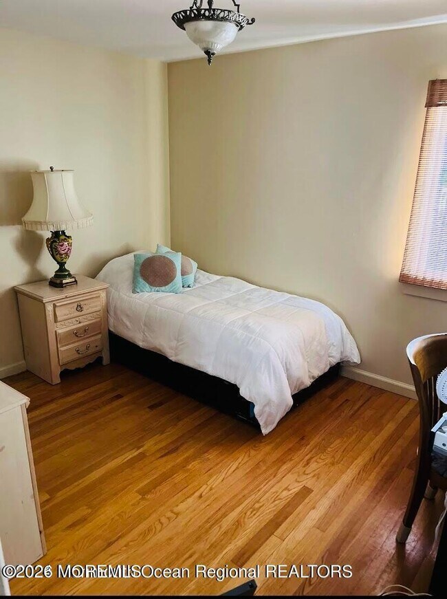 Building Photo - 3 Cypress Ave