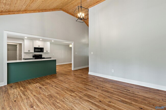 Building Photo - 2211 Cecille Dr SW