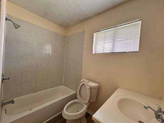 Building Photo - 3601 Aloha Cir