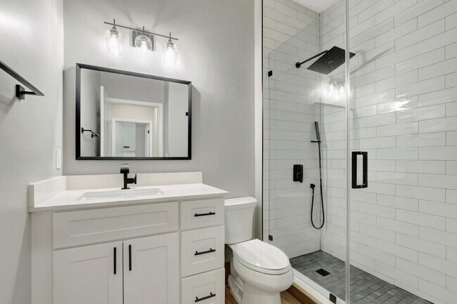 Building Photo - 1050 Delray Lakes Dr