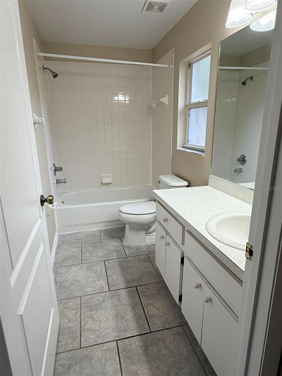 Building Photo - 650 Lakemont Dr