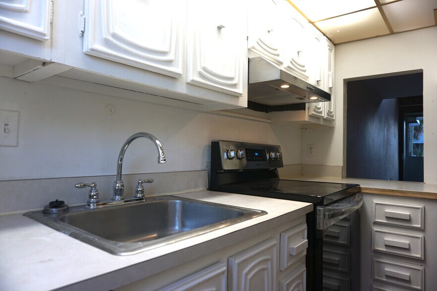 Building Photo - 705 SW 75th St