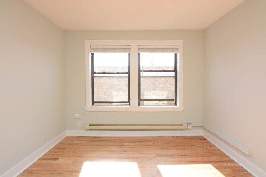 Building Photo - 4349 N Damen