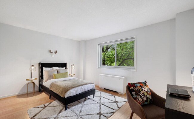 Building Photo - Beautiful Three-Bedroom Apartment In Tacom...