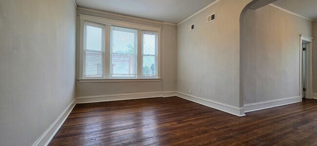 Building Photo - 901 N Leavitt St