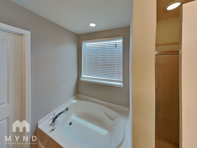 Building Photo - 16629 Broadwing Pl