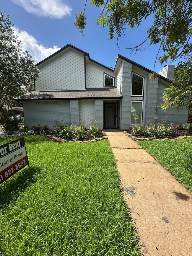 Building Photo - 2283 Woodland Springs St