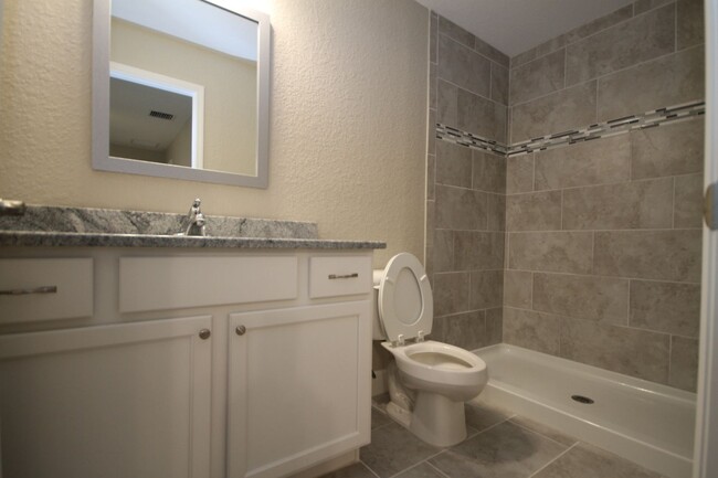 Building Photo - BEAUTIFUL 3 Bedroom, 2 Bathroom Home in Oc...