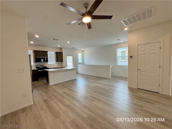 Building Photo - 630 Bellus Pl
