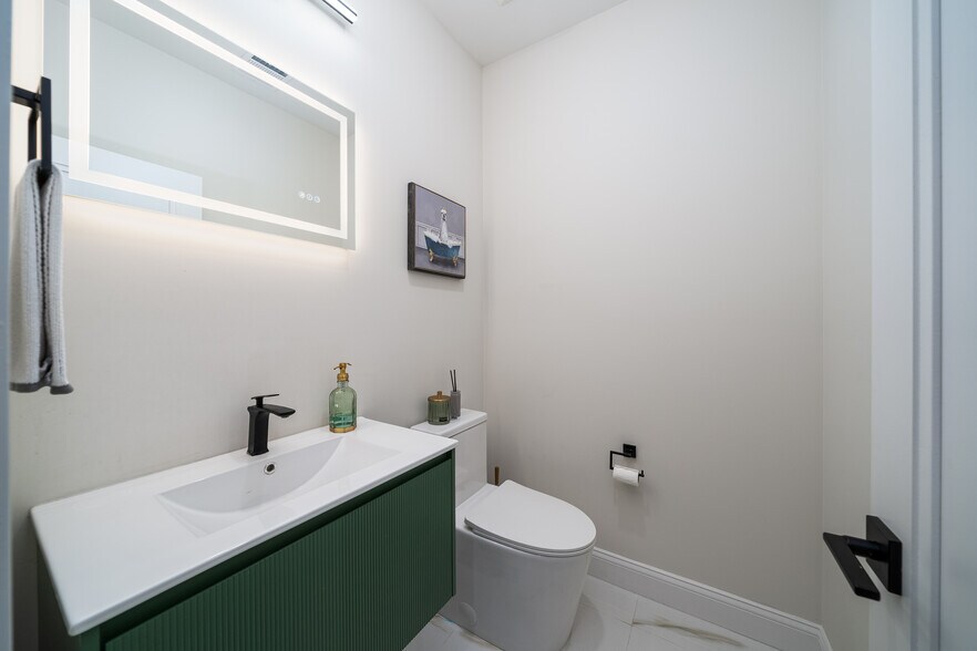 Powder Rm - 3436 John F Kennedy Blvd