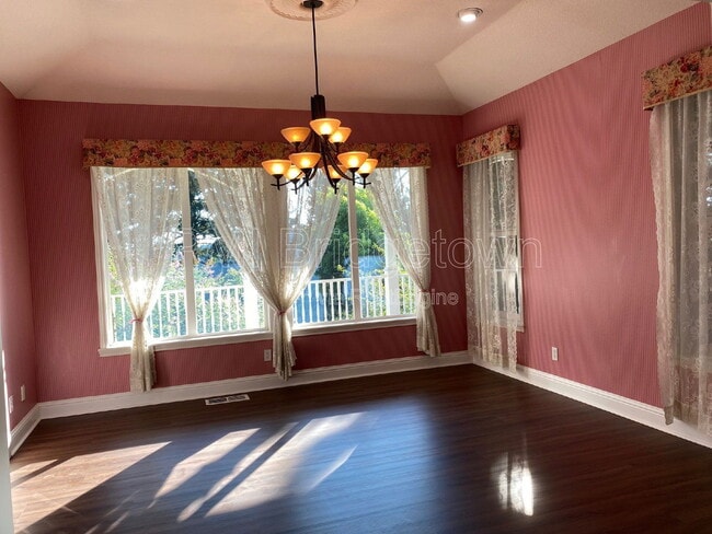 Building Photo - 12805 SE Spring Mountain Dr