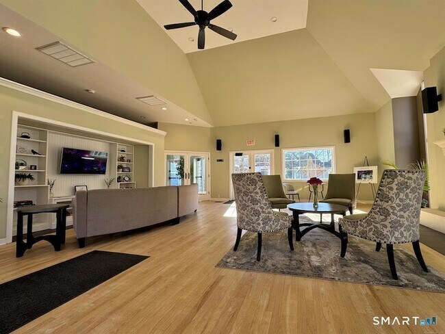 Building Photo - 823 Old Pond Ln