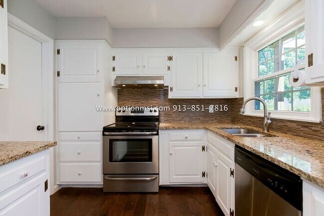 Building Photo - Fantastic four-bedroom ranch in the heart ...