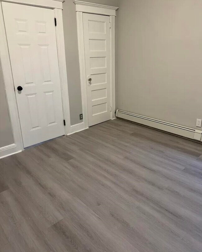 Building Photo - 128 35th St