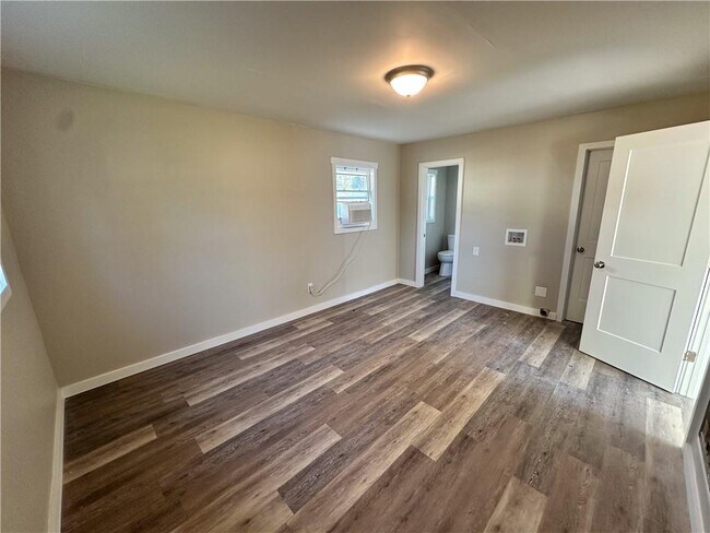 Building Photo - 105 W Inman St