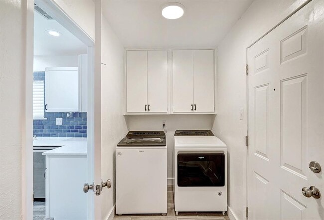 Building Photo - 12601 Mixson Dr