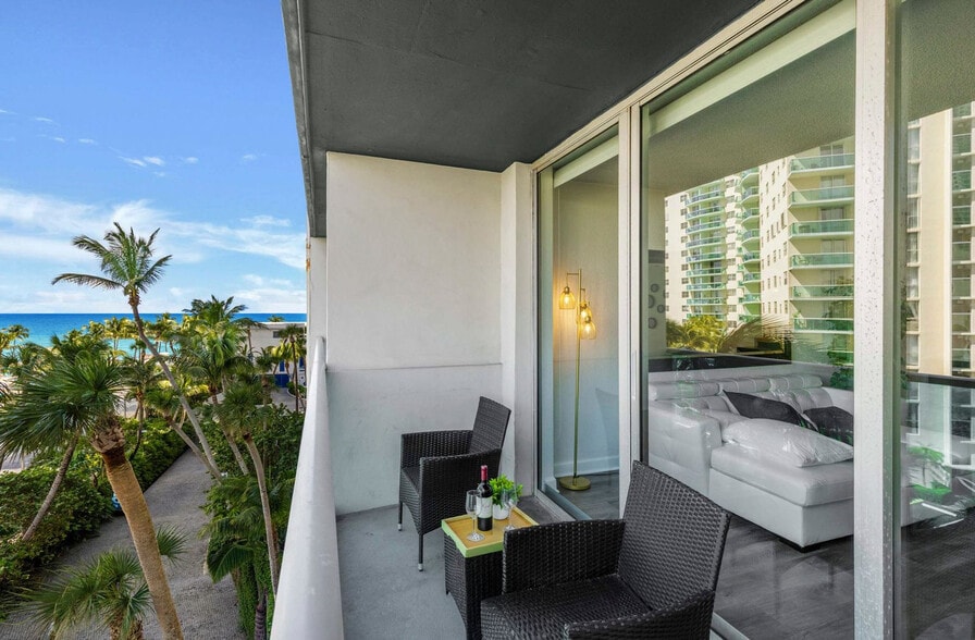 Building Photo - 4001 S Ocean Dr