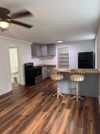 Building Photo - Cute 1/1 Apartment Near Downtown Bryan!