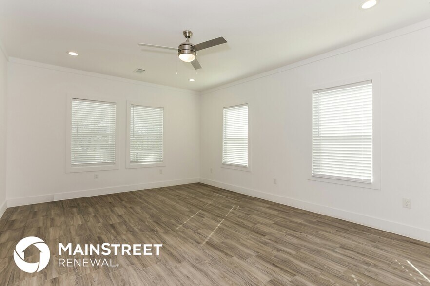 Building Photo - 2112 Belzise Terrace