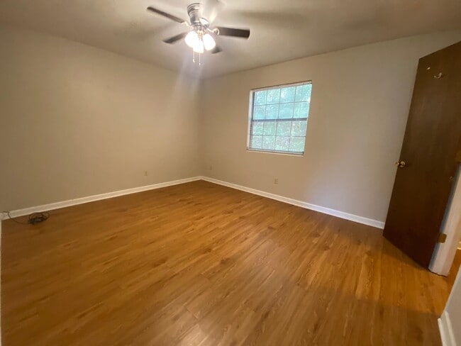 Building Photo - 2081 Sandcastle Dr