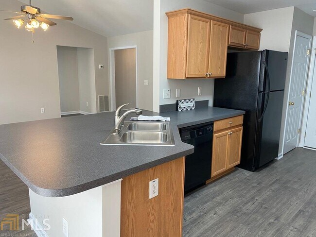 Building Photo - 302 Highland Falls Dr