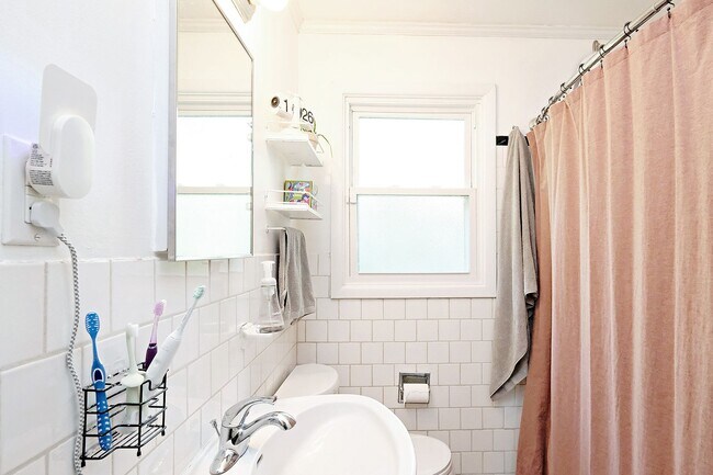 Building Photo - Pet-Friendly Fry's Spring Home With Fenced Yard