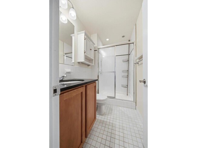 Building Photo - 821 Douglas Ave