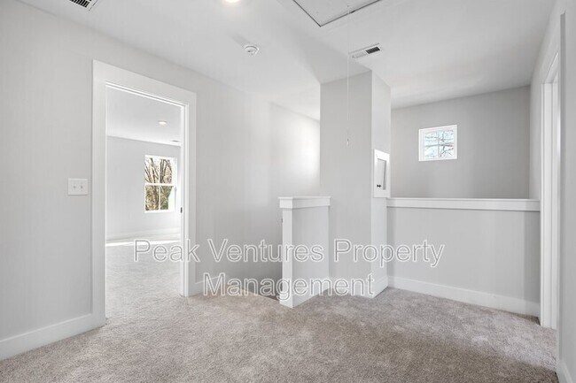 Building Photo - 117 Norbert Ln