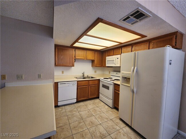 Building Photo - 1412 Oak Rock Dr
