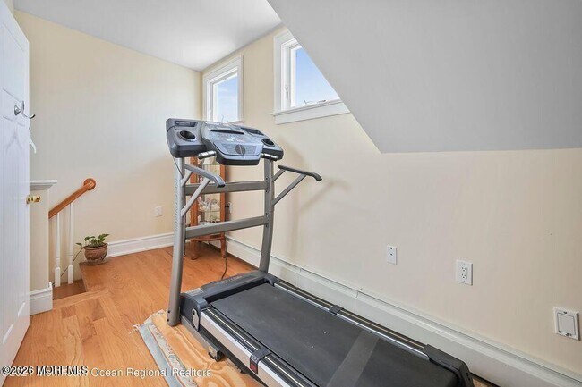 Building Photo - 220 Marine Pl