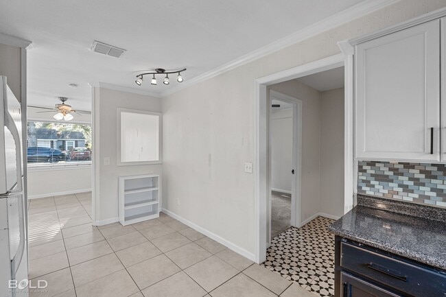 Building Photo - Check Out this Charming 3 bed 1 bath in Bossier