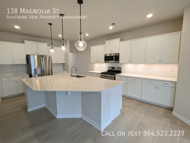 Building Photo - 138 Magnolia St