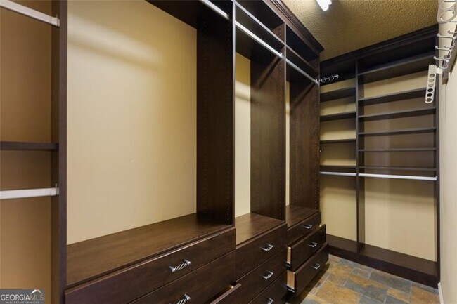 Building Photo - 2901 Timbercreek Cir