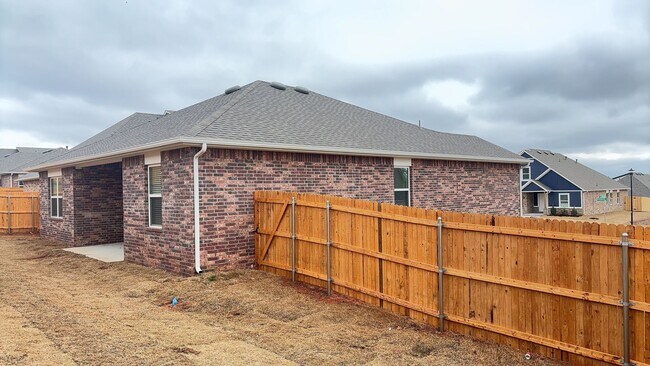 Building Photo - 3 Bedroom 2 Bathroom 2 Car Garage Home in Oakdale School District