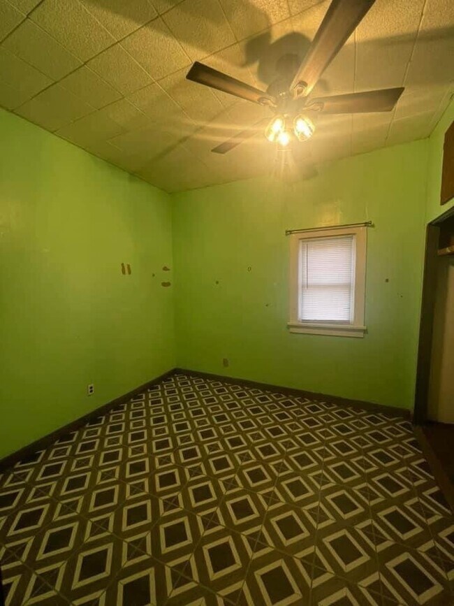 Building Photo - Spacious home in Seiling!