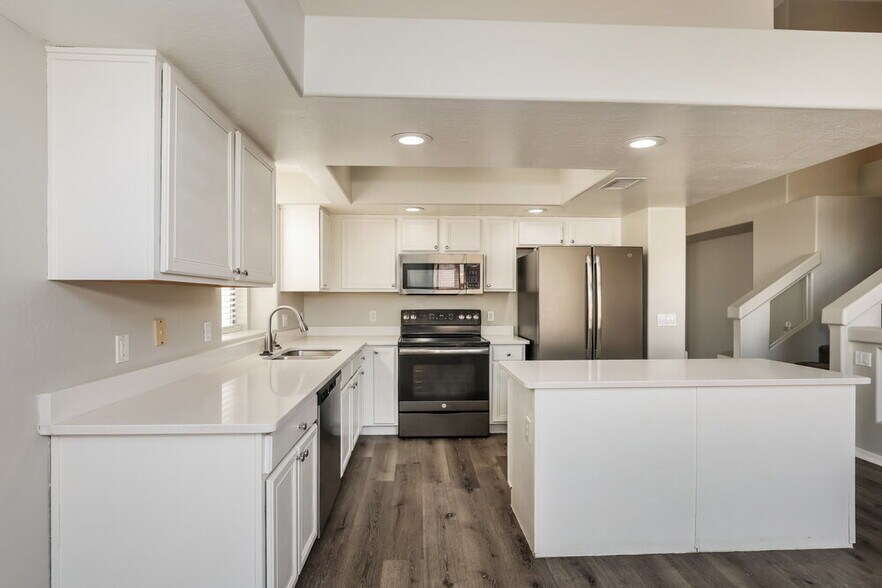 Building Photo - 7592 W Marlette Ave