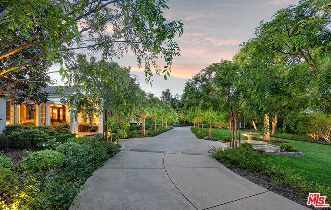 Building Photo - 2760 Sycamore Canyon Rd