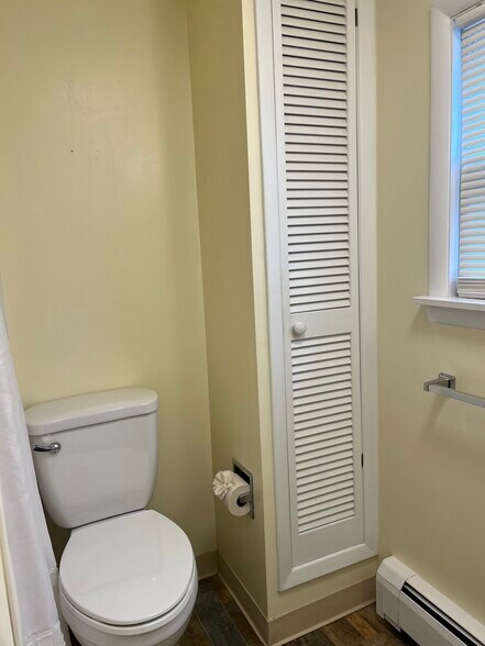 Bathroom storage - 406 Poplar St