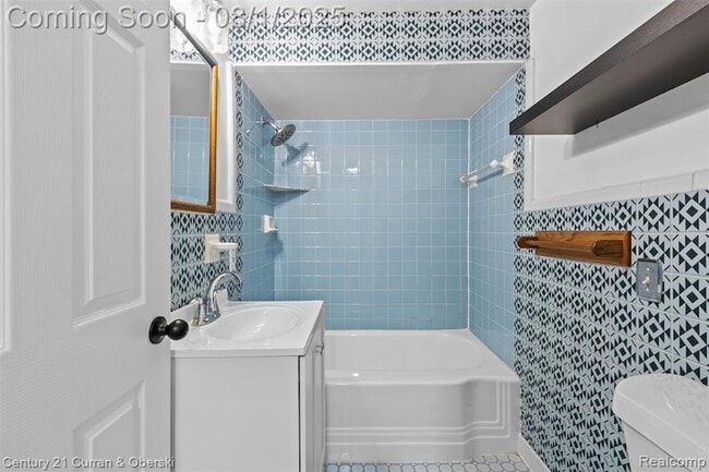 Building Photo - 916 N Melborn St