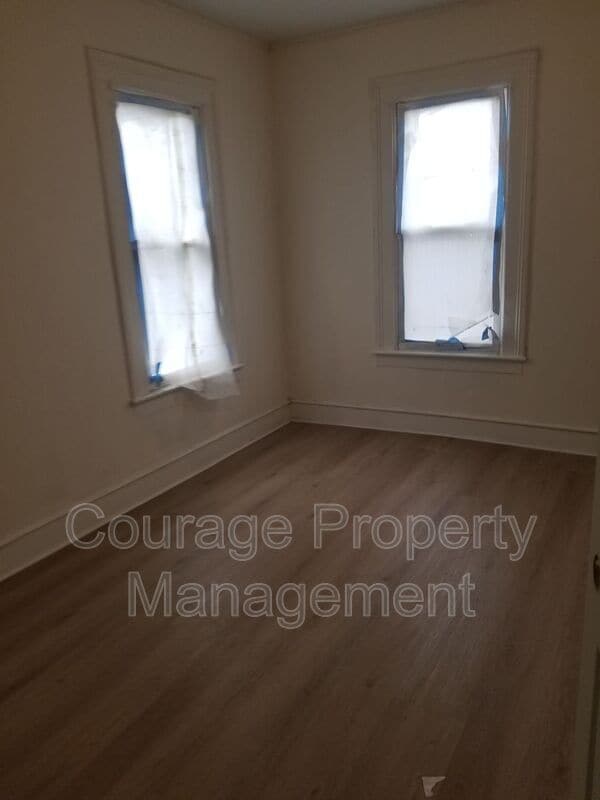 Building Photo - 514 W First St