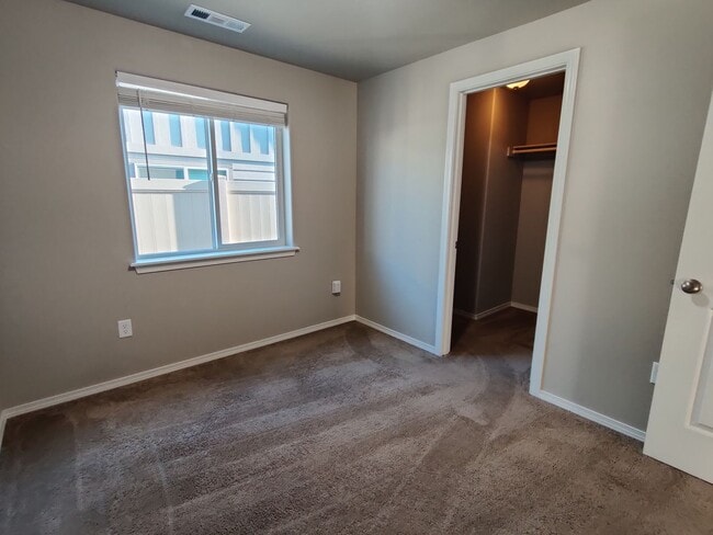 Building Photo - Great South Richland Location