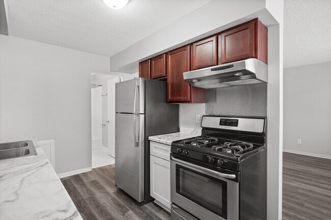 Building Photo - Rosco Apts-2720