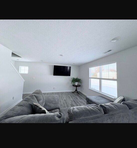 Building Photo - 382 Trinity Wy E