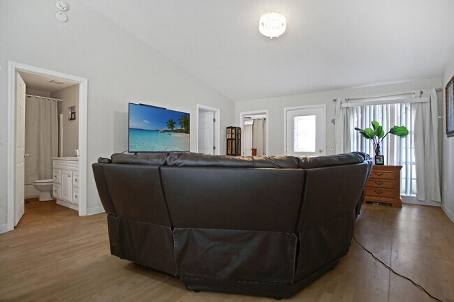 Building Photo - 4 Bedroom Home Now Available